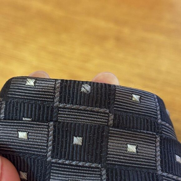 Joseph & Feiss Geometric Square Pattern Silk Tie Grey Silver - Picture 7 of 9